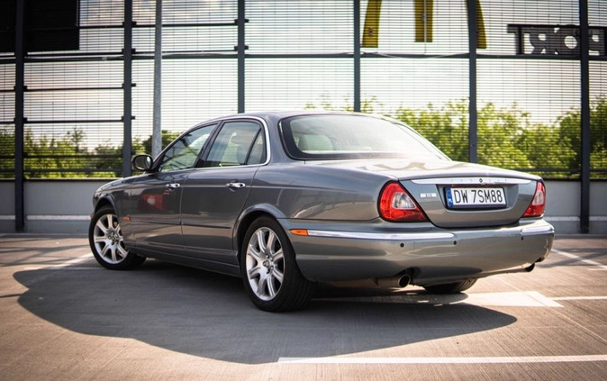 Jaguar XJ cena 55000 przebieg: 232000, rok produkcji 2004 z Wrocław małe 407